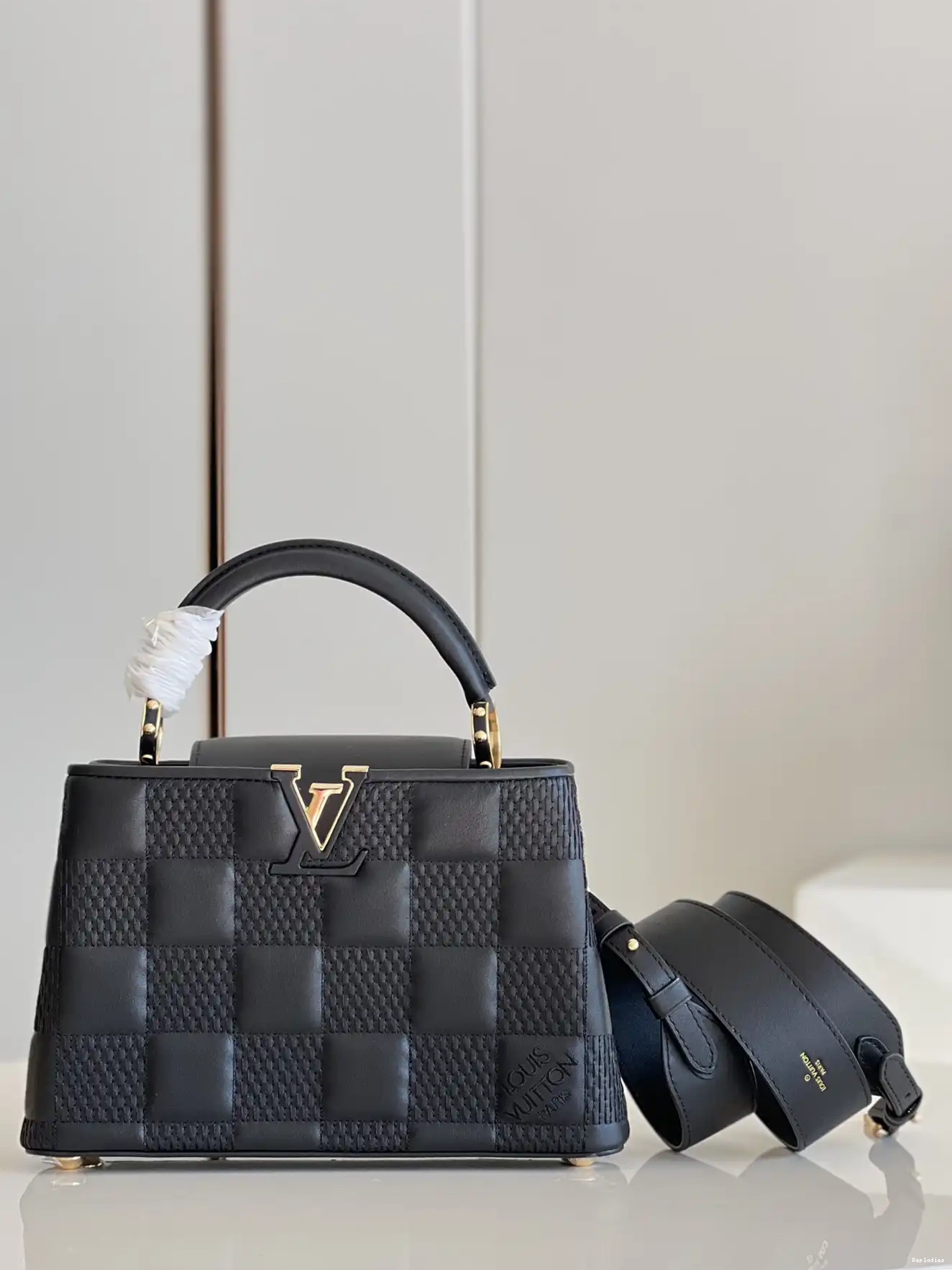Rep ladies LOUIS CAPUCINES BB VUITTON 0605